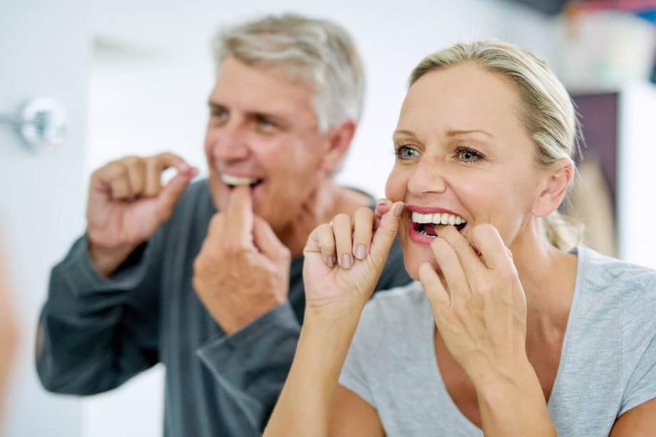 A Complete Guide to Flossing Teeth