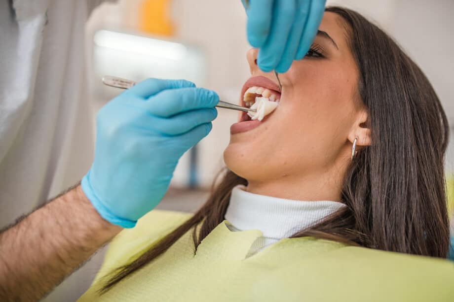 How to Manage Pain After a Tooth Extraction in NYC