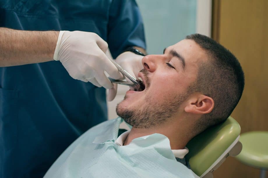 What Are the Benefits of an Expert Tooth Extraction Specialist?